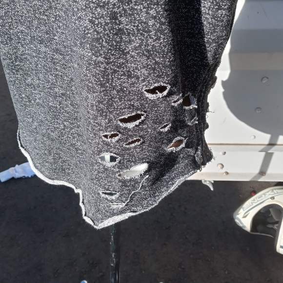 Konk t shirt with design holes - Picture 7 of 11